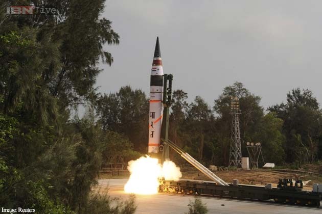 India successfully test-fires nuclear-capable Agni-III ballistic missile - ảnh 1