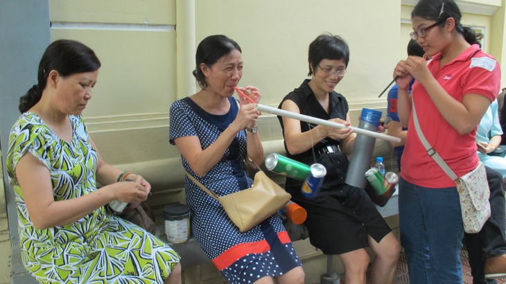 Hanoi Collective Orchestra performs with home-made instruments - ảnh 10