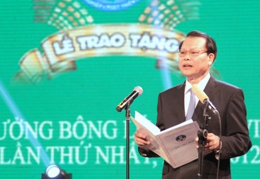 Otorgan el premio “Espiga de arroz de oro 2012” en Hanói - ảnh 1
