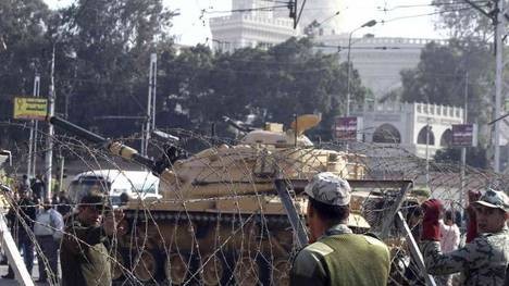 Autoriza presidente egipcio al Ejército a detener civiles durante referéndum - ảnh 1