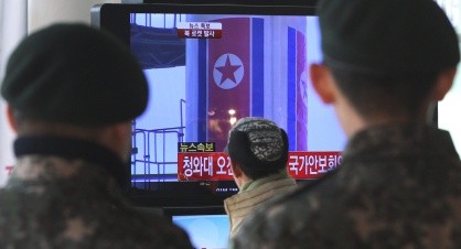 Corea del Norte lanza su controvertido cohete en medio de protestas - ảnh 1