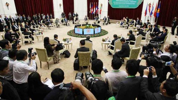 Consenso en la ASEAN: clave para una exitosa colaboración en 2012 - ảnh 1