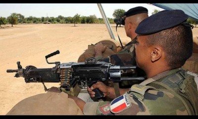 Francia prosigue su ofensiva aérea en Mali para frenar el avance salafista - ảnh 1