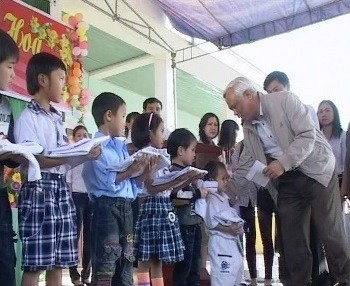 Gobierno vietnamita ayuda a personas en situación difícil  - ảnh 1