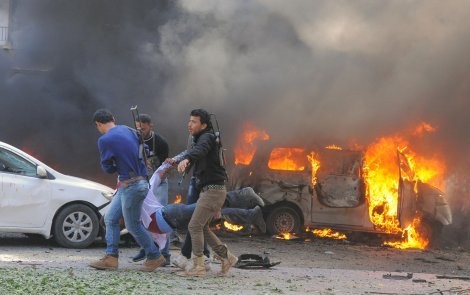 Explosión por coche bomba deja al menos 53 muertos en Siria - ảnh 1