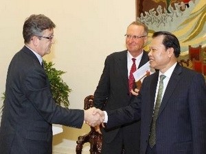 Mercado vietnamita acoge a grupos de seguro extranjeros - ảnh 1