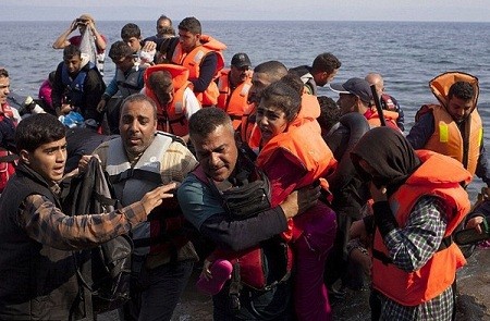 Marina de Libia salva a 129 inmigrantes en su mar - ảnh 1
