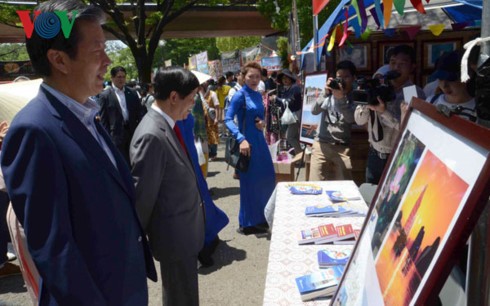 Celebran en Japón exposición fotográfica acerca de soberanía vietnamita en Mar Oriental - ảnh 1