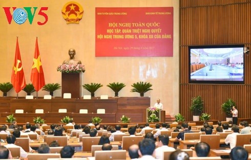 Llaman a convertir el sector económico privado en un motor de la economía mercantil de Vietnam - ảnh 1