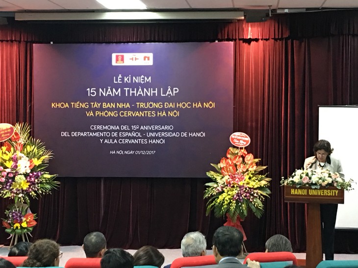Conmemoran el 15 aniversario de la fundación del Departamento de Español de la Universidad de Hanói - ảnh 2