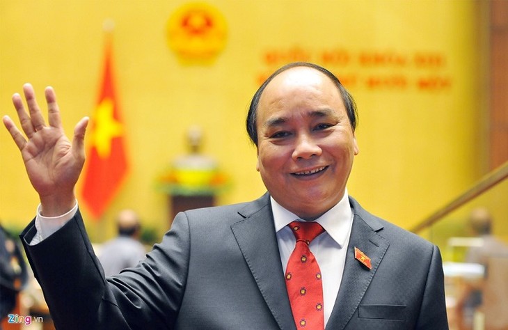 Premier de Vietnam viaja a Camboya para Cumbre de Cooperación Mekong-Lancang - ảnh 1