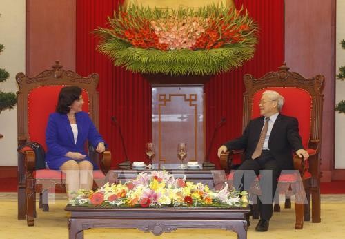 Líder partidista vietnamita recibe a nueva embajadora de Cuba - ảnh 1