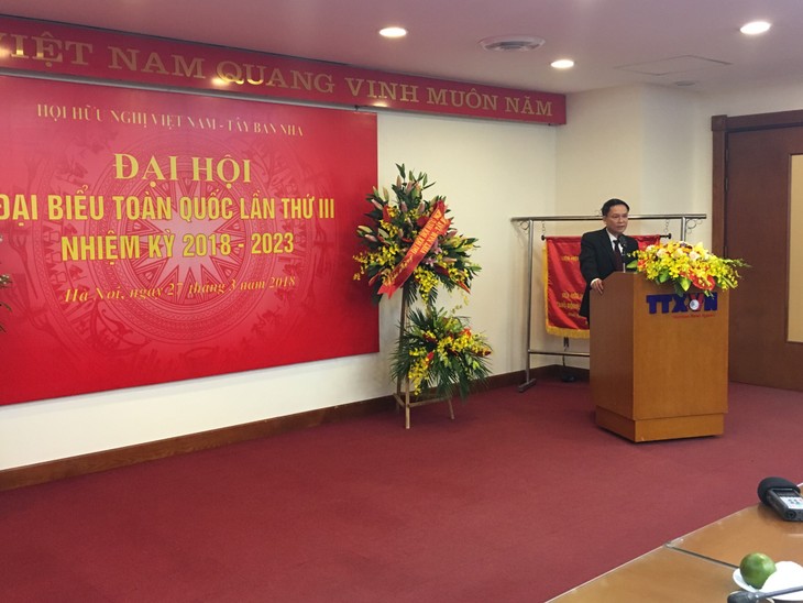 Promueven relaciones de amistad y cooperación entre pueblos de Vietnam y España - ảnh 2