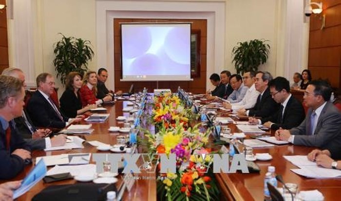Una delegación de expertos internacionales en energía visita Vietnam - ảnh 1