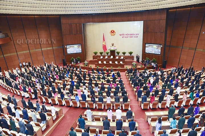 Diputados vietnamitas debaten sobre el plan de desarrollo socioeconómico - ảnh 1