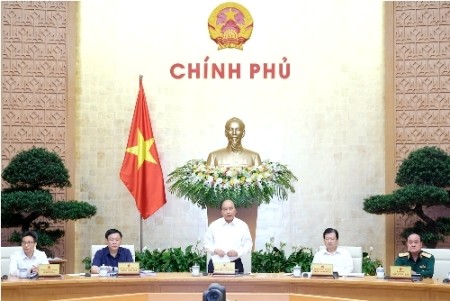 Primer ministro vietnamita dirige reunión gubernamental sobre leyes  - ảnh 1