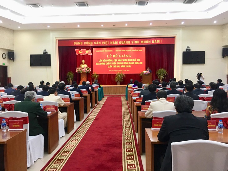Concluyen el curso de repaso para miembros del Comité Central del Partido Comunista de Vietnam - ảnh 1