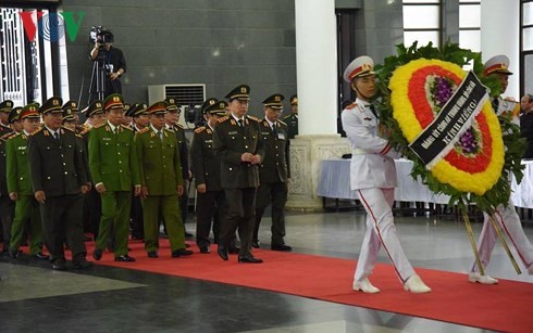 Efectúan acto fúnebre en memoria del presidente vietnamita Tran Dai Quang - ảnh 10