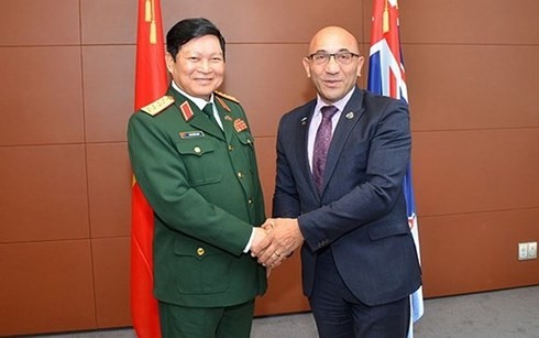Vietnam y Nueva Zelanda estrechan la cooperación en defensa - ảnh 1
