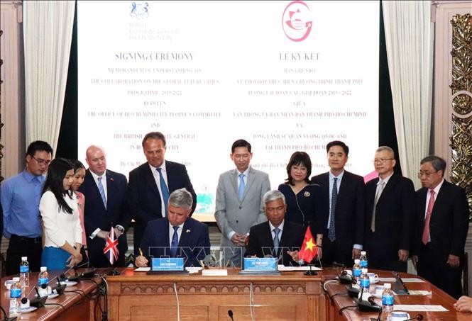 Ciudad Ho Chi Minh y Reino Unido firman acuerdo de cooperación en desarrollo urbano - ảnh 1