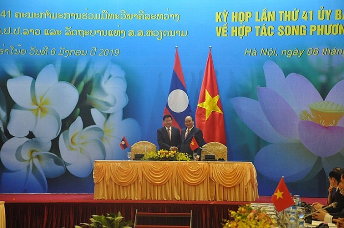 Vietnam y Laos firman 6 nuevos documentos de cooperación para 2019 - ảnh 1