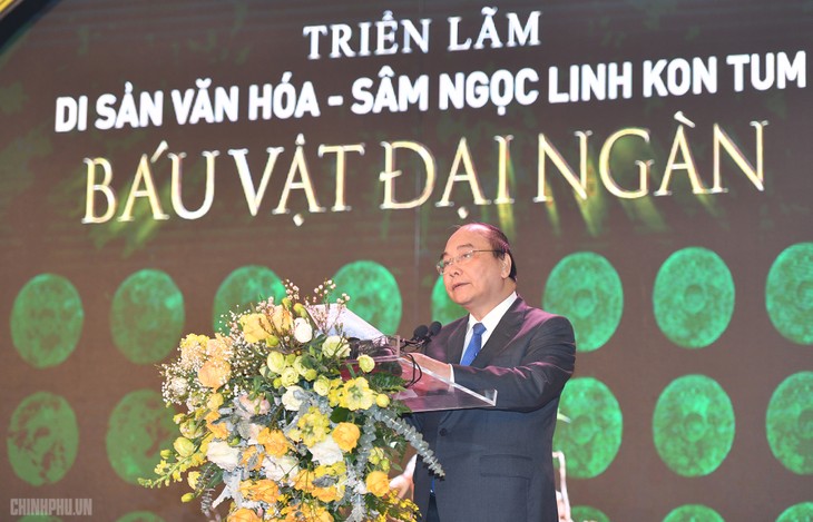 Premier vietnamita participa en una exhibición sobre el ginseng Ngoc Linh - ảnh 1