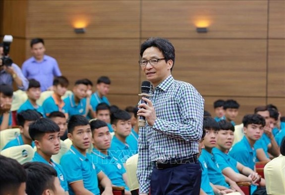 Vicepremier vietnamita exhorta a desarrollar el fútbol joven nacional - ảnh 1