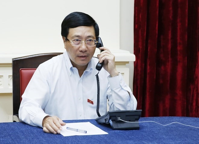 Cancilleres de Vietnam y Singapur sostienen conversación telefónica sobre el anuncio de Lee Hsien Loong - ảnh 1