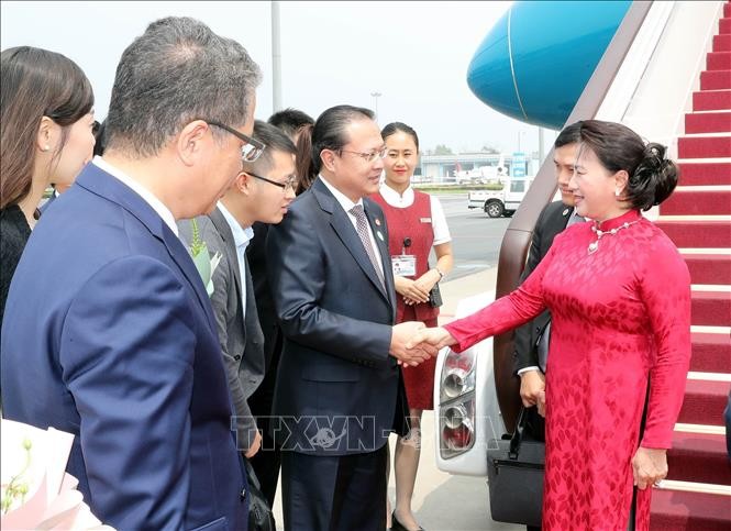 Líder parlamentaria de Vietnam llega a Beijing - ảnh 1