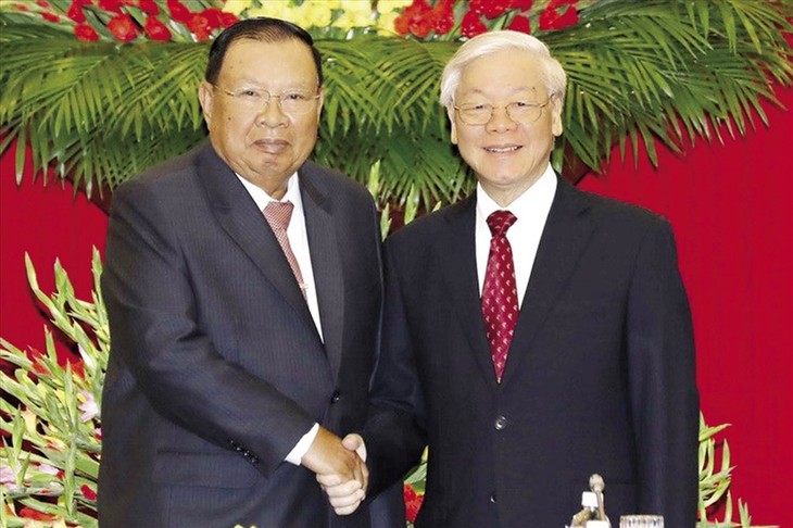 Máximos líderes de Vietnam y Laos se reúnen en Hanói - ảnh 1