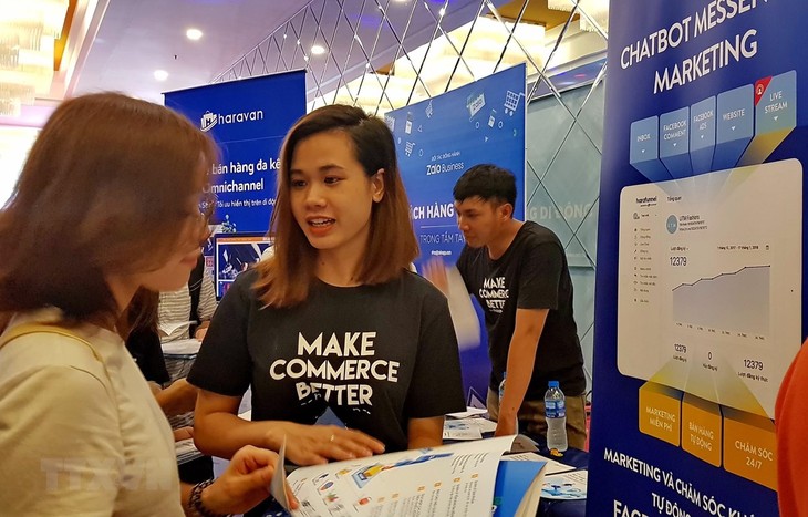Cientos de empresas vietnamitas participan en foro de mercadeo en línea 2019 - ảnh 1