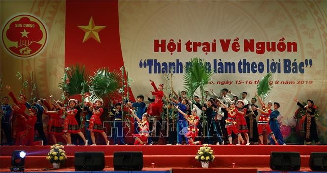 Efectúan campamento “Jóvenes siguen las enseñanzas del presidente Ho Chi Minh” en Tan Trao - ảnh 1
