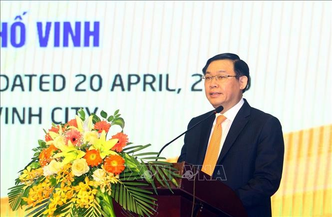 Viceprimer ministro vietnamita orienta el desarrollo de la ciudad de Vinh - ảnh 1