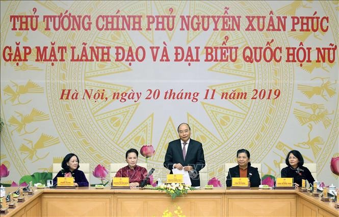 Premier vietnamita se reúne con las dirigentes y diputadas nacionales - ảnh 1