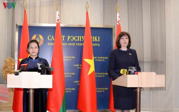 Presidenta del Parlamento vietnamita finaliza su gira por Rusia y Bielorrusia - ảnh 1