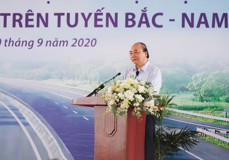 Comienzan tres proyectos de autopistas que conectan el Norte y el Sur de Vietnam - ảnh 1