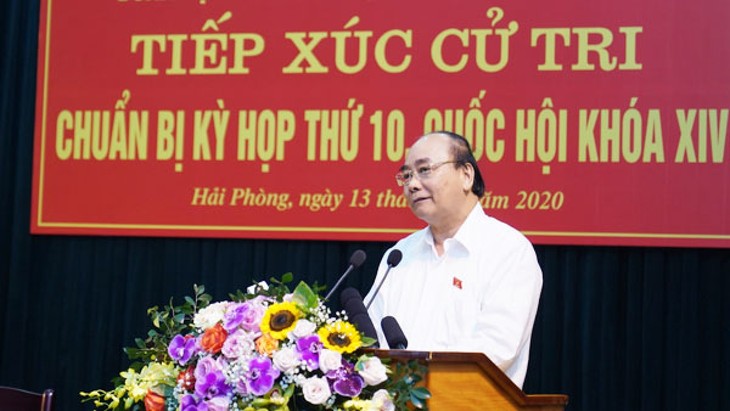 El primer ministro Nguyen Xuan Phuc dialoga con el electorado de Hai Phong - ảnh 1