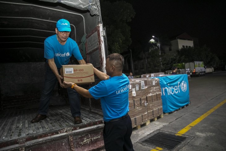 Unicef dona 10 toneladas de productos nutricionales para niños vietnamitas afectados por desastres naturales - ảnh 1
