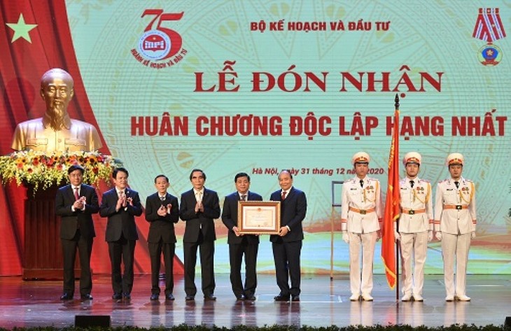 Ministerio de Planificación e Inversión debe liderar la renovación para promover el desarrollo nacional, exhorta premier vietnamita - ảnh 1