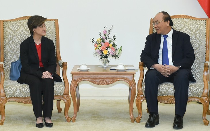Premier vietnamita se reúne con la saliente embajadora singapurense - ảnh 1