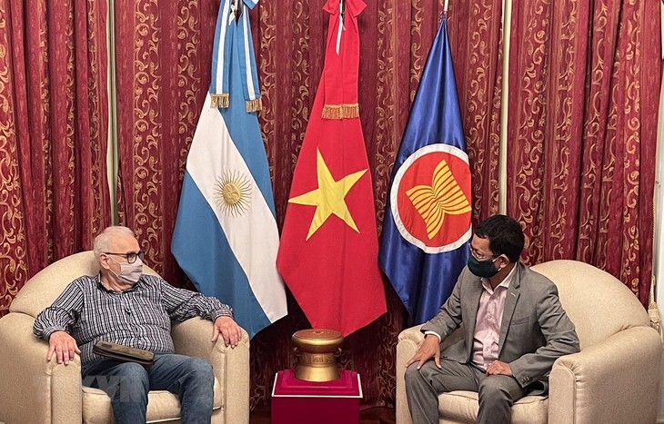 Promueven las relaciones partidistas y la asociación integral entre Vietnam y Argentina - ảnh 1