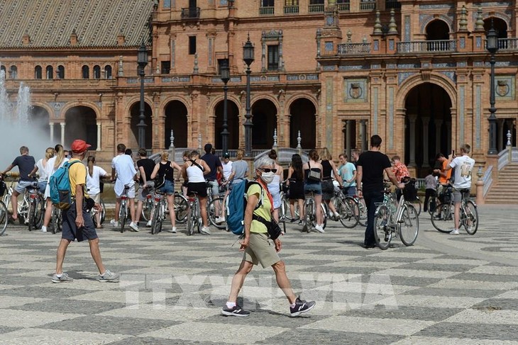 España prevé abrir sus puertas al turismo internacional - ảnh 1