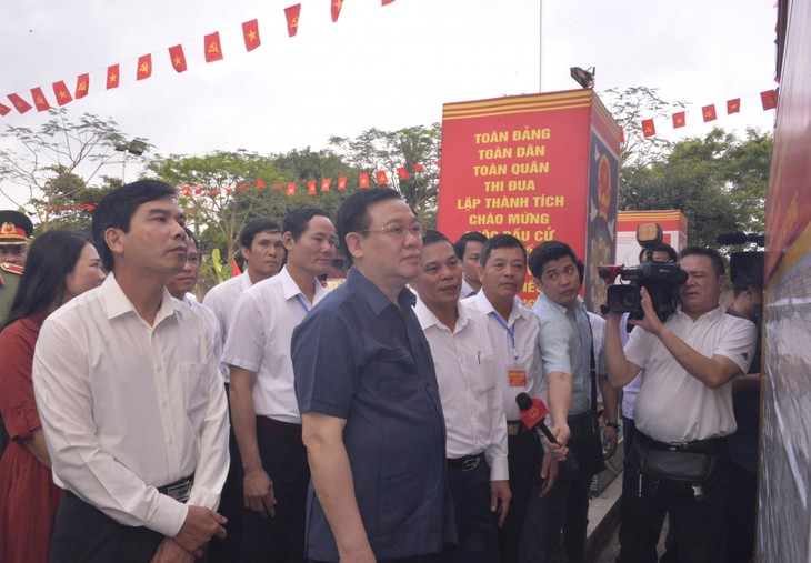 Presidente del Parlamento de Vietnam supervisa preparativos de próximas elecciones legislativas en Hai Phong - ảnh 1