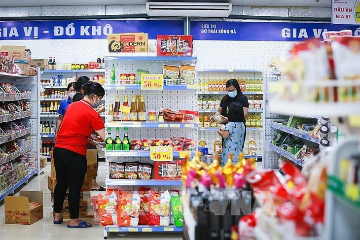 Vietnam garantiza el equilibrio de oferta y demanda de mercancías en medio del covid-19 - ảnh 1