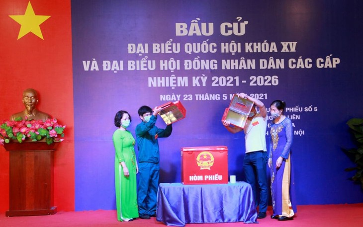 Elecciones legislativas en Vietnam se llevan a cabo de manera democrática y segura - ảnh 1