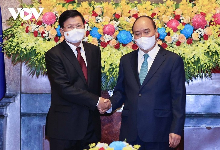 Presidente vietnamita recibe al máximo dirigente de Laos - ảnh 1