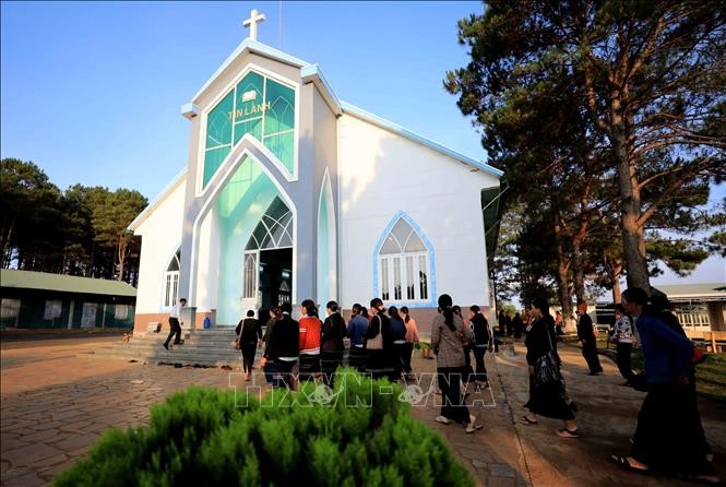 Visitar la iglesia evangélica de Plei Mo Nu - ảnh 1