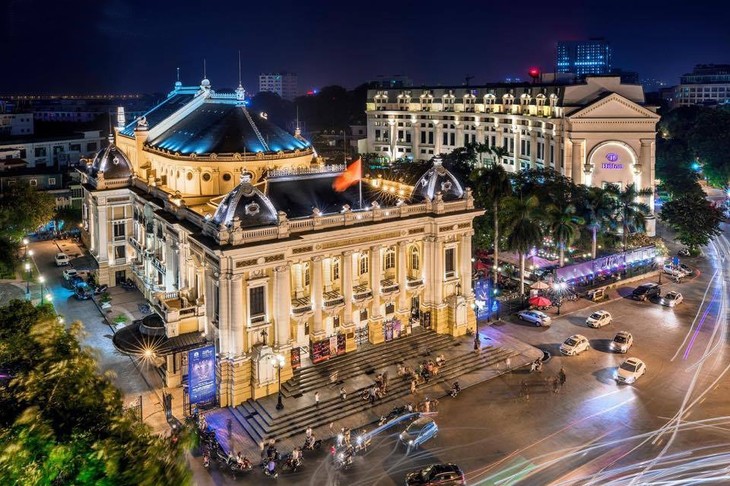 Lanzan un nuevo tour de la arquitectura francesa de Hanói - ảnh 1