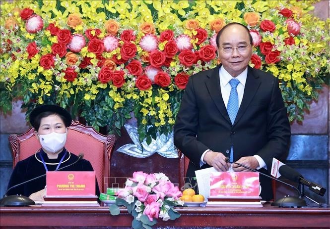 Presidente vietnamita destaca el papel de personas prestigiosas y jefes de aldeas - ảnh 1