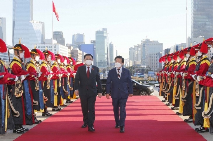 Vietnam consolida la cooperación parlamentaria con Corea del Sur y la India - ảnh 1